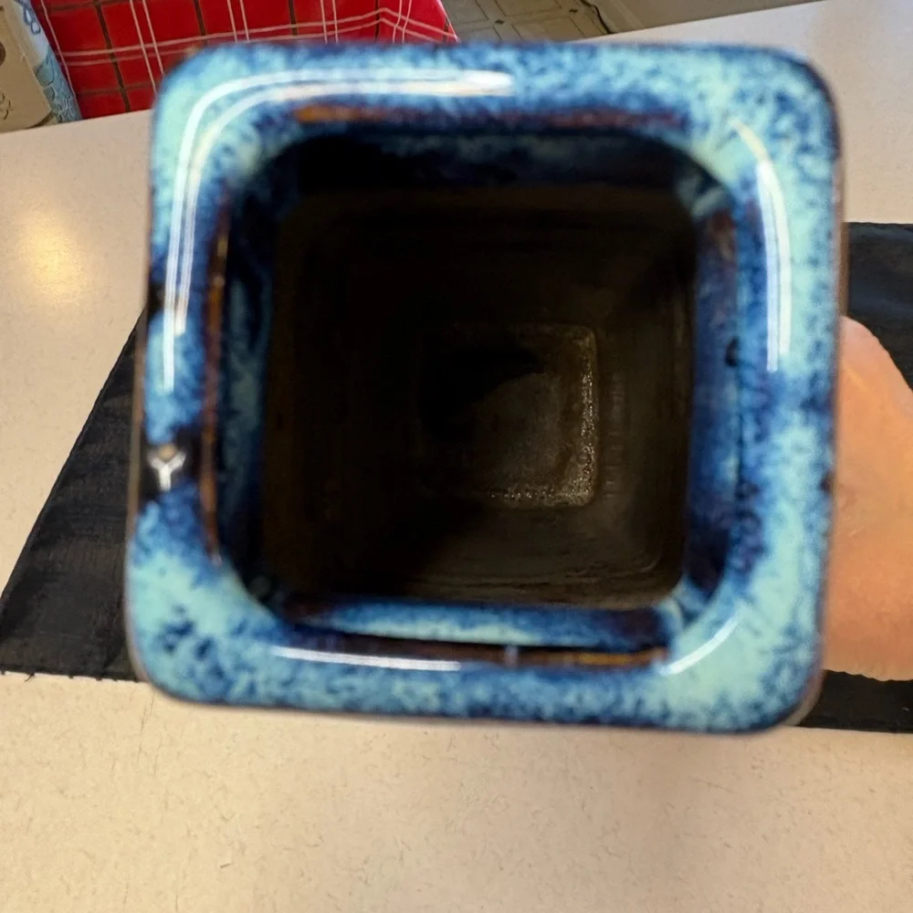 Asian-Inspired Ceramic Vase With Blue Speckled Glaze - Picture 5 of 7